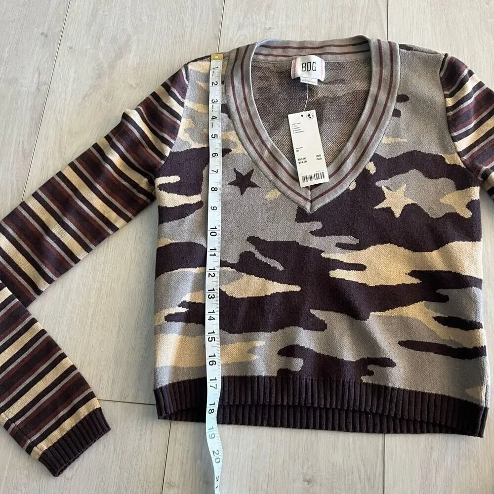 BDG Addison V Neck Ribbed Knit Sweater size M